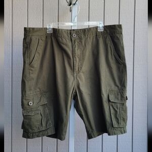 Mustway | 8-Pocket Army Green Cargo Shorts EUC Men's 42 Cotton XXL